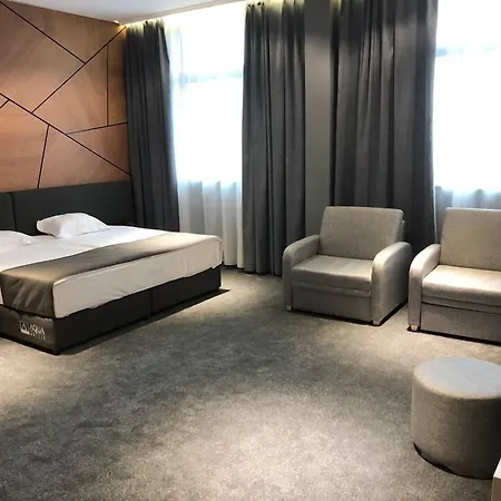 阿奎亚酒店 4* 瓦爾納